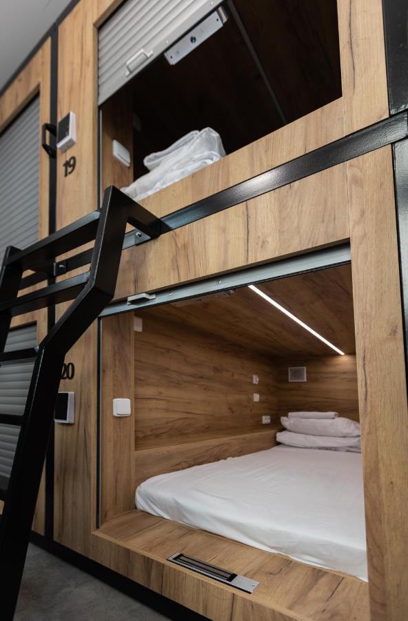 Capsule Hostel Andel Centre Spirit Prague Extérieur photo