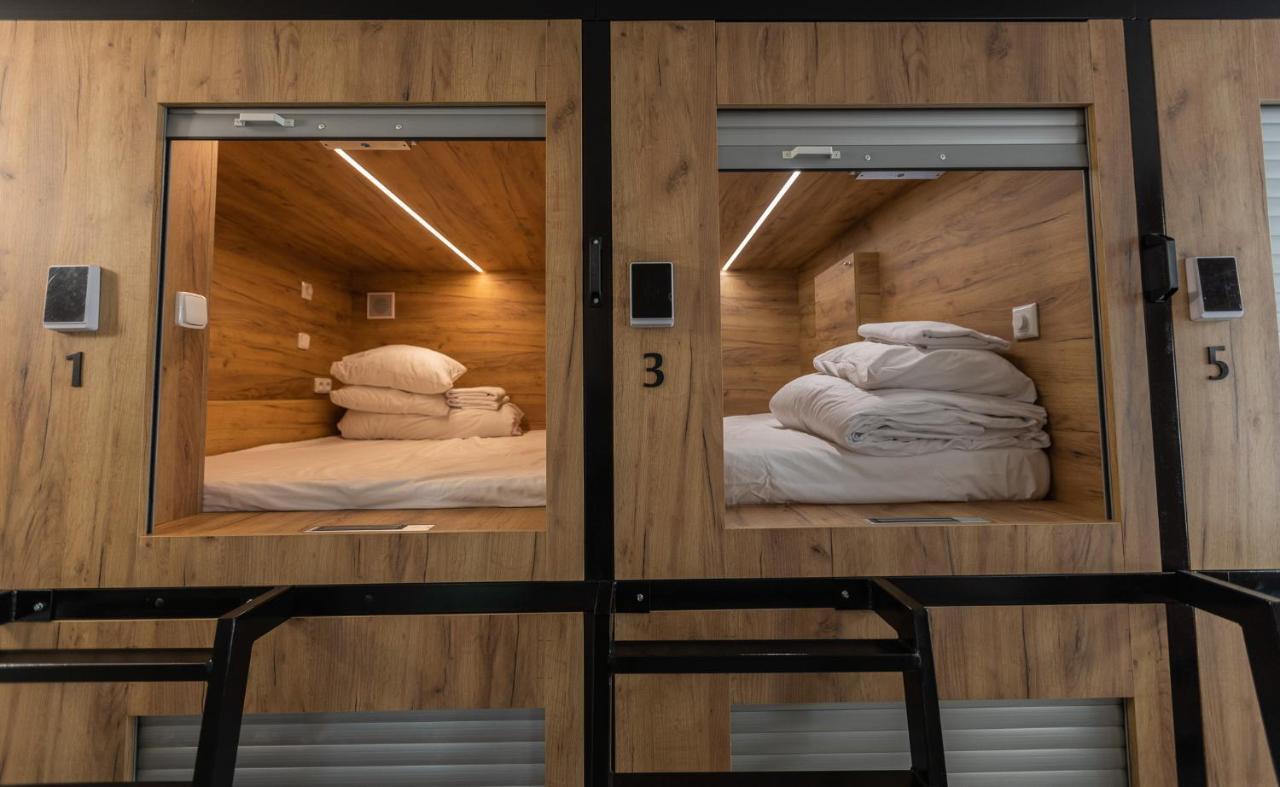 Capsule Hostel Andel Centre Spirit Prague Extérieur photo